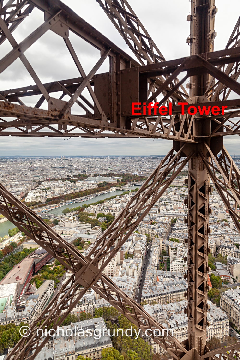 eiffel tower internal photo